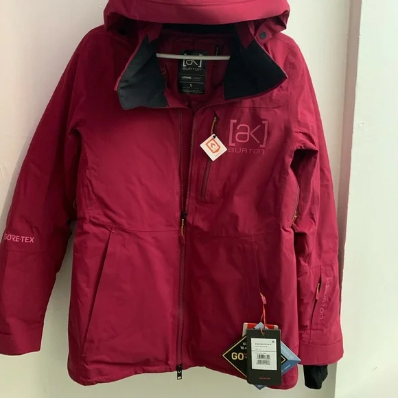 Brand new women’s burton AK Gore Jacket. Tags still attached. - Picture 2 of 4